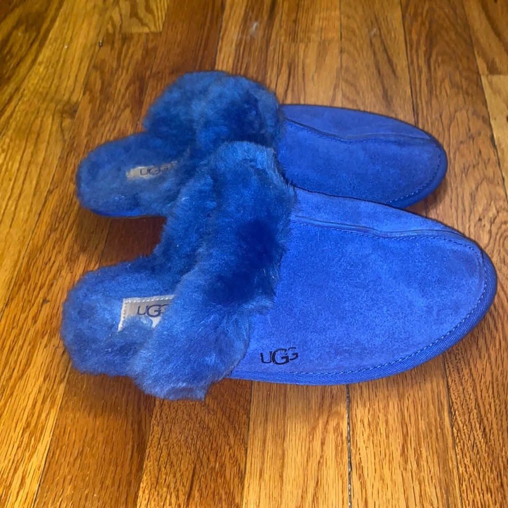 Gently used Cobalt lamb skin Ugg slippers style Scuffette II